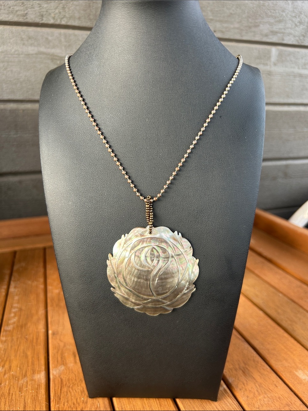 Iridescent Mother-of-Pearl Pendant Necklace - Shell Rose Design - Silver Tone - Picture 3 of 6